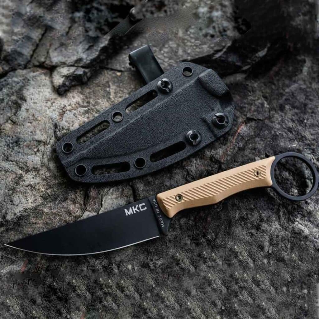 5 Best Horizontal Carry Knives for Secure, Comfortable, All-Day Belt Carry